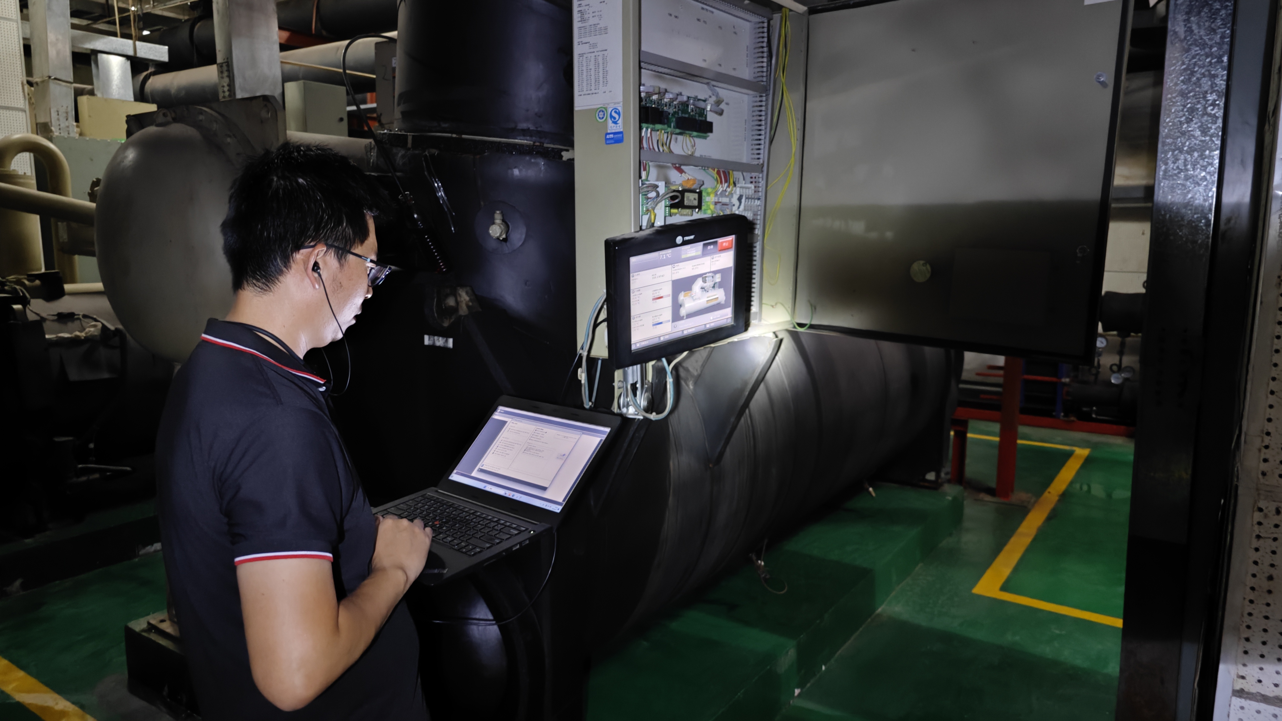 飛奕W系列【水機(jī)專用】智能控制器，賦能綜合能源管理，助力國(guó)家“雙碳”戰(zhàn)略！